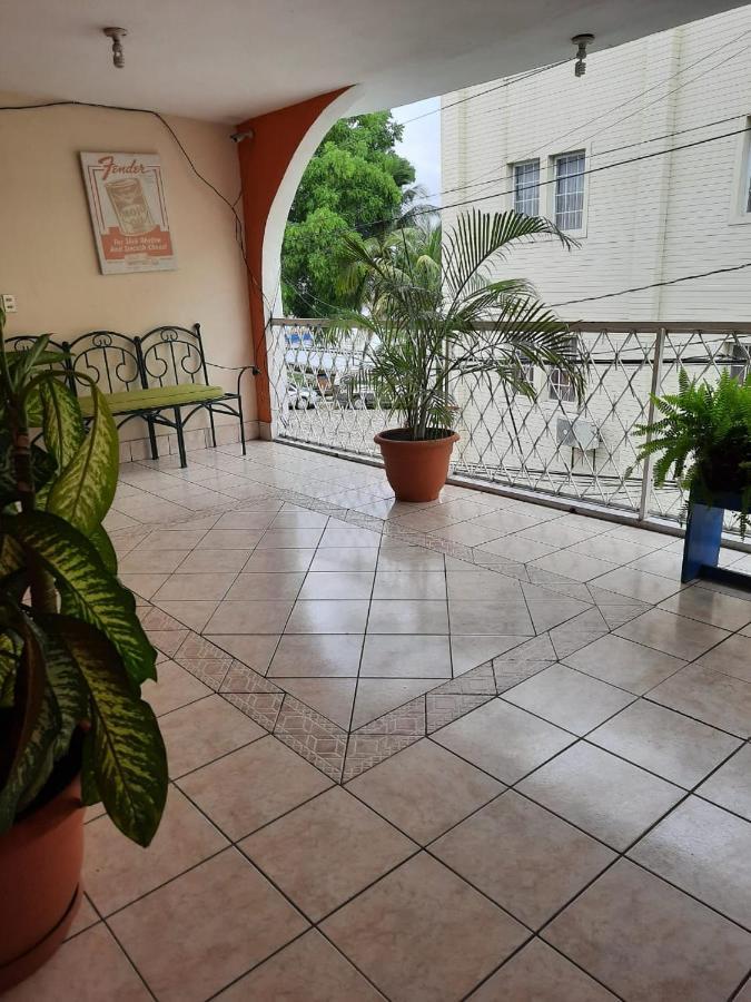 Green Monkey Hostel Flores Exterior photo